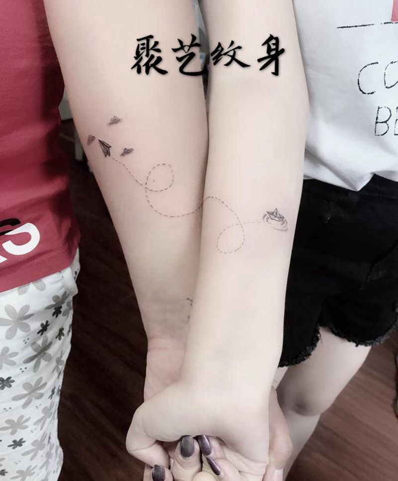 情侣纹身 飞机小船纹身图片_手臂纹身图案