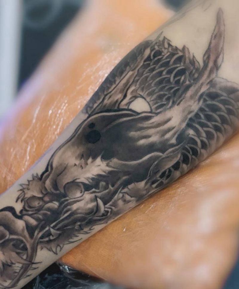 小臂龙纹身图片_手臂纹身图案