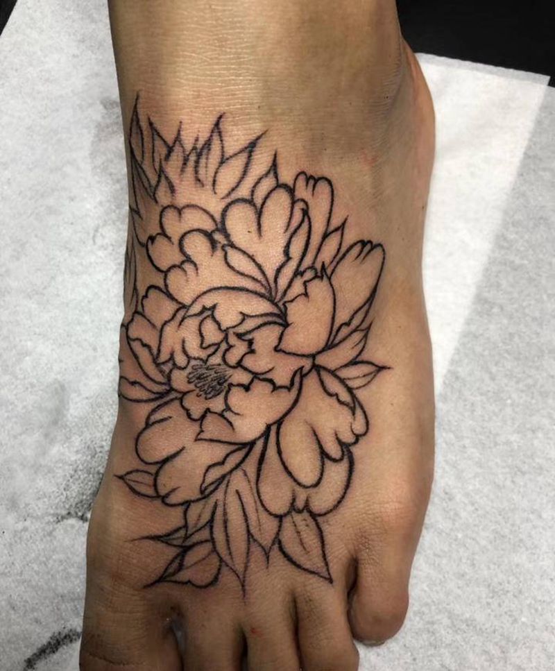 脚面牡丹未完纹身图片_脚部老传统纹身图案