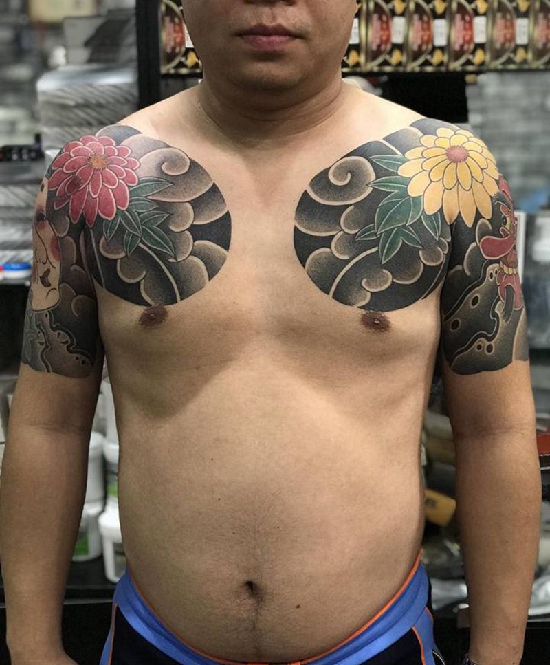 半甲纹身图片_胸部手臂老传统纹身图案