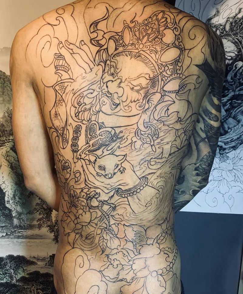 满背黄财神割线未完纹身图片_背部老传统新传统黄财神满背传统人物纹身图案