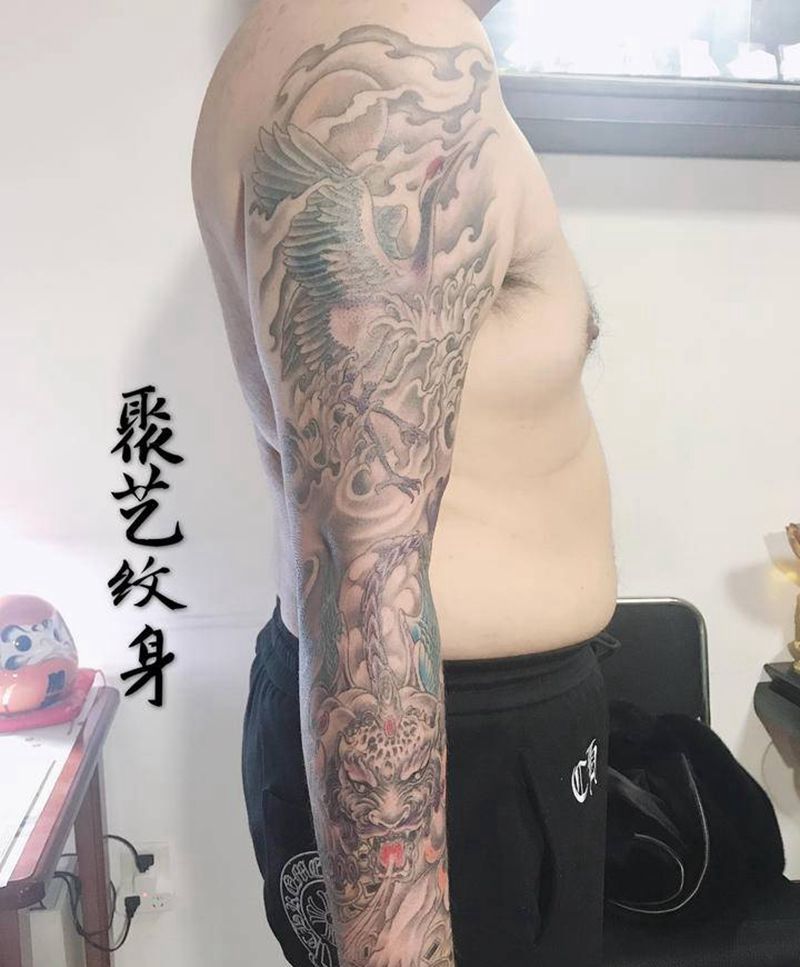 貔貅飞鹤花臂纹身图片_手臂纹身图案