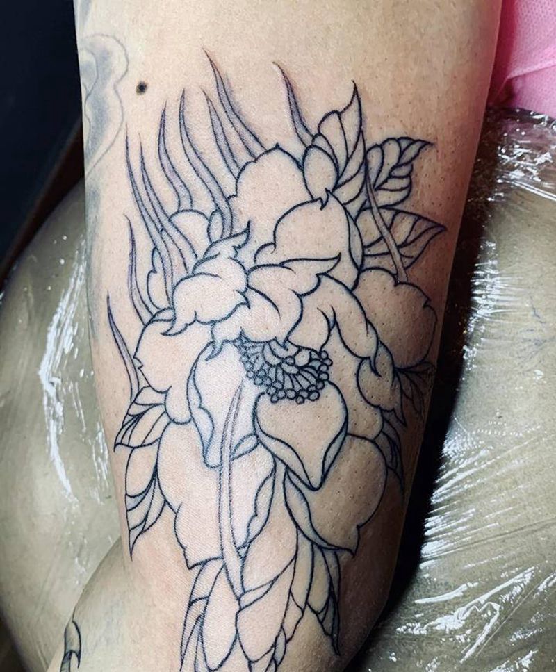 大臂内侧牡丹割线未完纹身图片_手臂新传统牡丹大臂内侧纹身图案