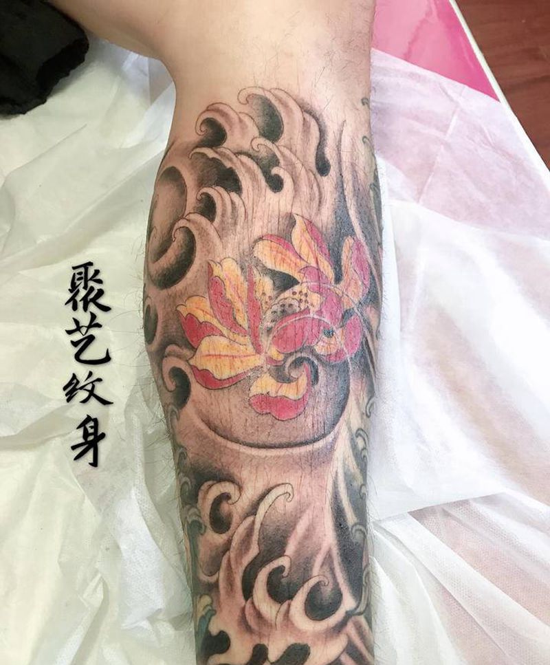 包小腿荷花纹身图片_腿部纹身图案