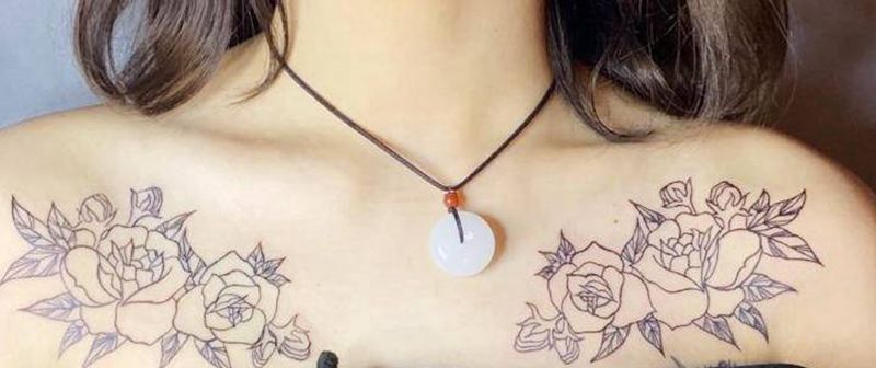 锁骨下胸前玫瑰花未完纹身图片_胸部Old SchoolNew School玫瑰花锁骨纹身图案