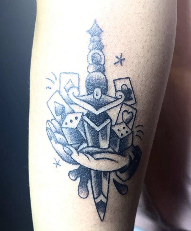 school匕首骰子纹身图片_手臂Old SchoolNew School匕首骰子手纹身图案