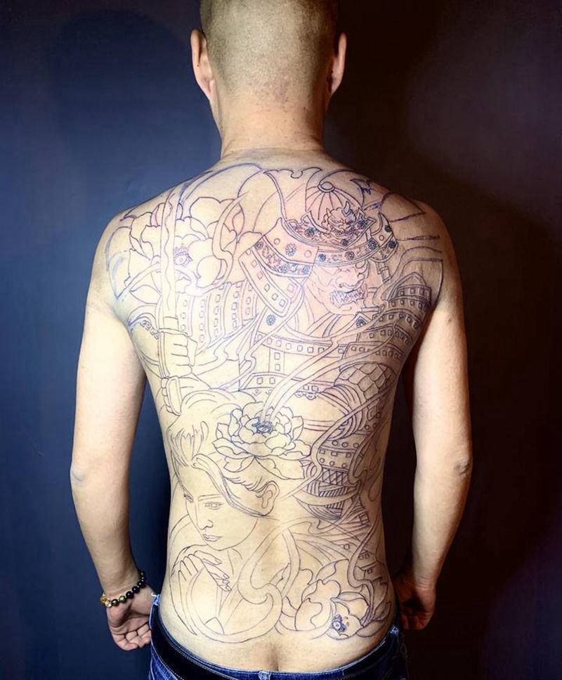 满背鬼武士割线纹身图片_背部新传统鬼武士艺妓牡丹纹身图案