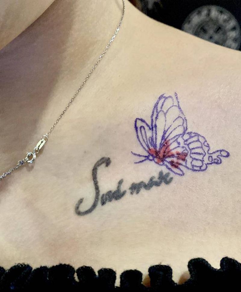 胸口修改遮盖字母蝴蝶纹身图片_胸部欧美写实花体字字母蝴蝶遮盖纹身图案