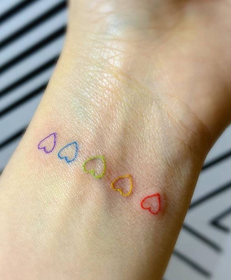 啦啦啦纹身图片_手部小清新纹身图案