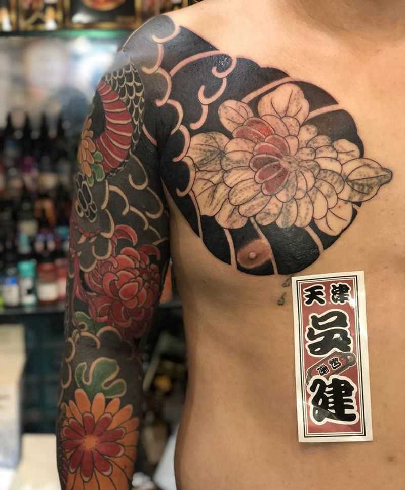 狼头，遮盖未完成纹身图片_肩部老传统菊花纹身图案