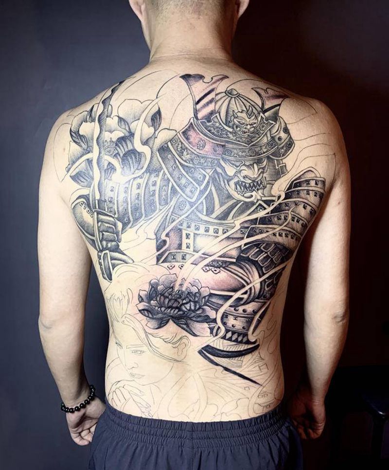 满背鬼武士纹身图片_背部新传统鬼武士艺妓纹身图案