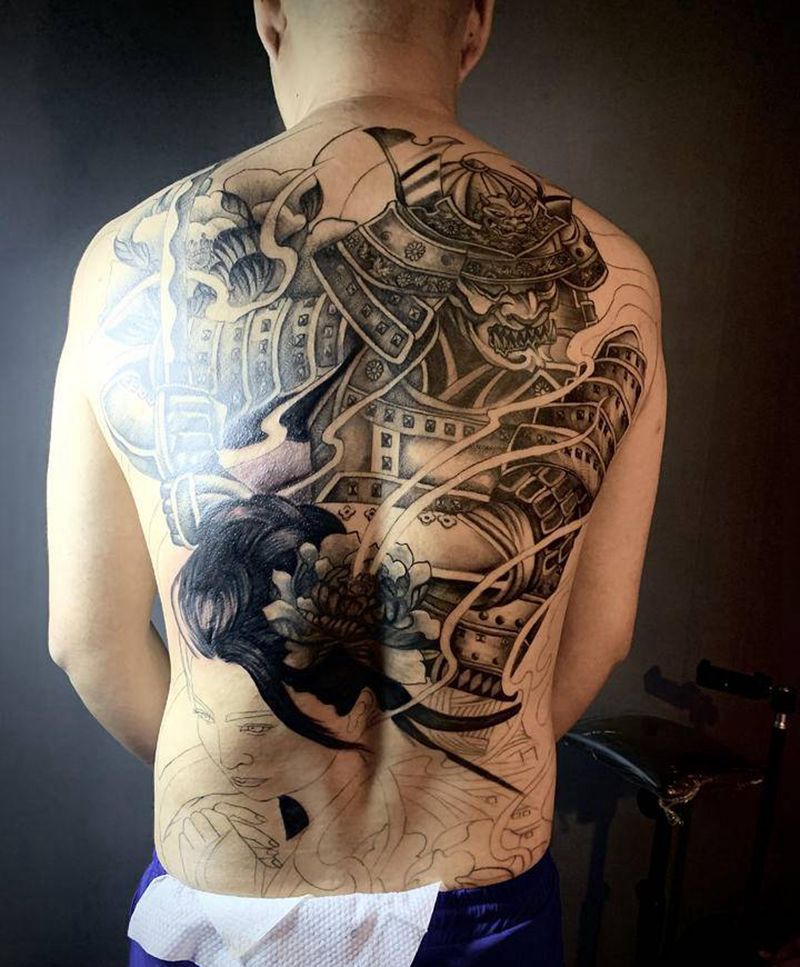 满背鬼武士纹身图片_背部新传统鬼武士艺妓纹身图案