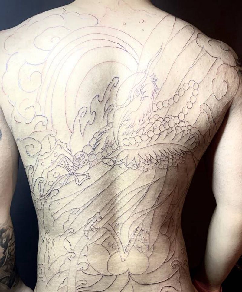 满背原创仙鹤割线纹身图片_背部新传统仙鹤纹身图案