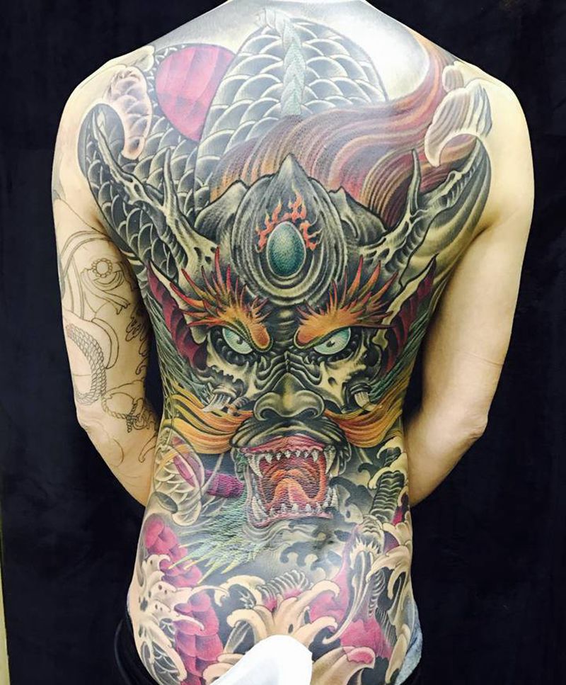 龙纹身图片_背部新传统老传统纹身图案