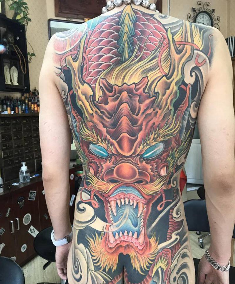 霸气红龙纹身图片_胸部背部新传统老传统纹身图案