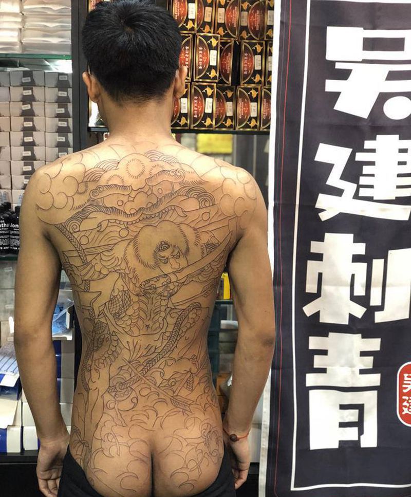 张顺线条细节未做完纹身图片_背部老传统纹身图案