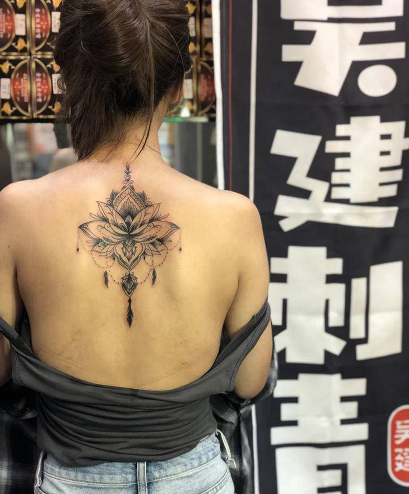 繁花，小清新纹身图片_背部点刺纹身图案