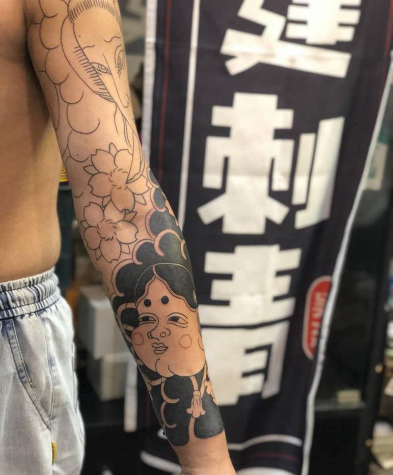 生首与阿多福纹身图片_手臂老传统纹身图案