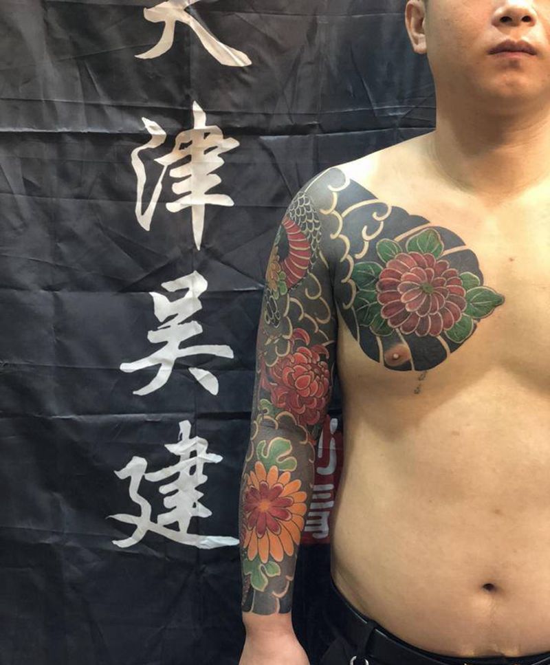 遮盖滴血狼头纹身图片_手臂老传统纹身图案