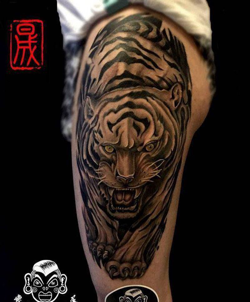 大腿老虎纹身图片_