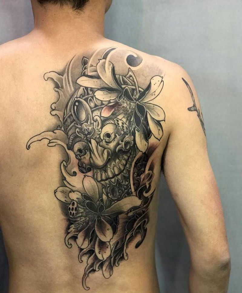 招财 嘎巴拉半背纹身图片_背部新传统纹身图案