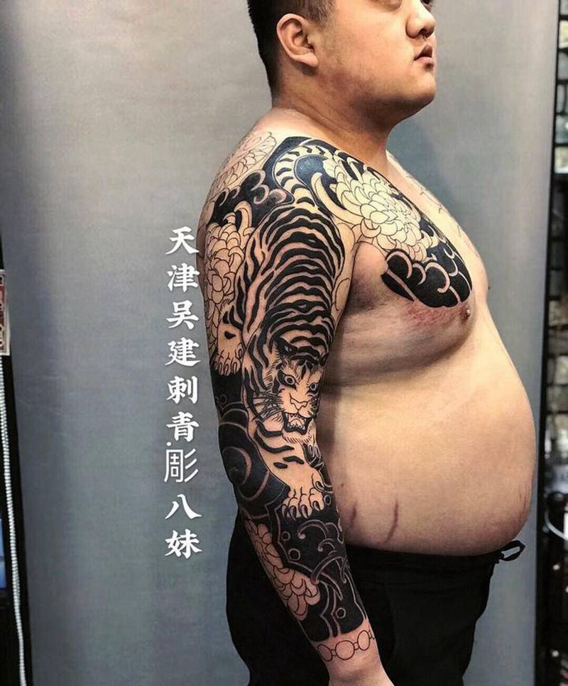 老虎花臂纹身图片_手臂纹身图案