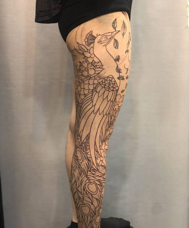 孔雀纹身图片_腿部老传统纹身图案