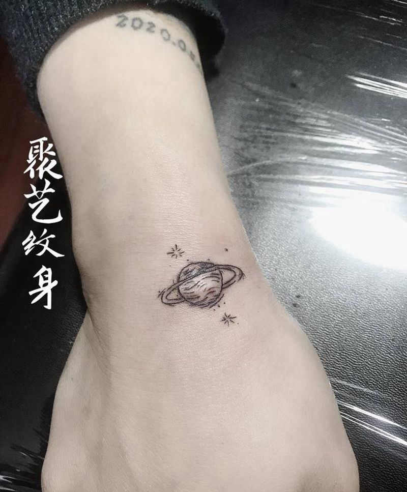 覆盖疤痕小清新地球纹身图片_手部纹身图案