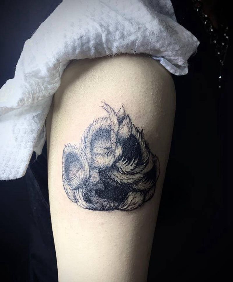 狗爪子纹身图片_臀部欧美写实狗爪子爪印纹身图案