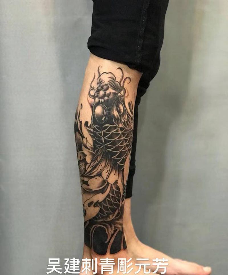 锦鲤包小腿纹身图片_腿部新传统纹身图案
