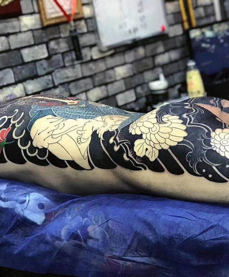 帅爆了纹身图片_腿部背部老传统纹身图案