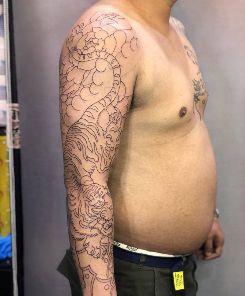 花臂老虎纹身图片_手臂老传统纹身图案