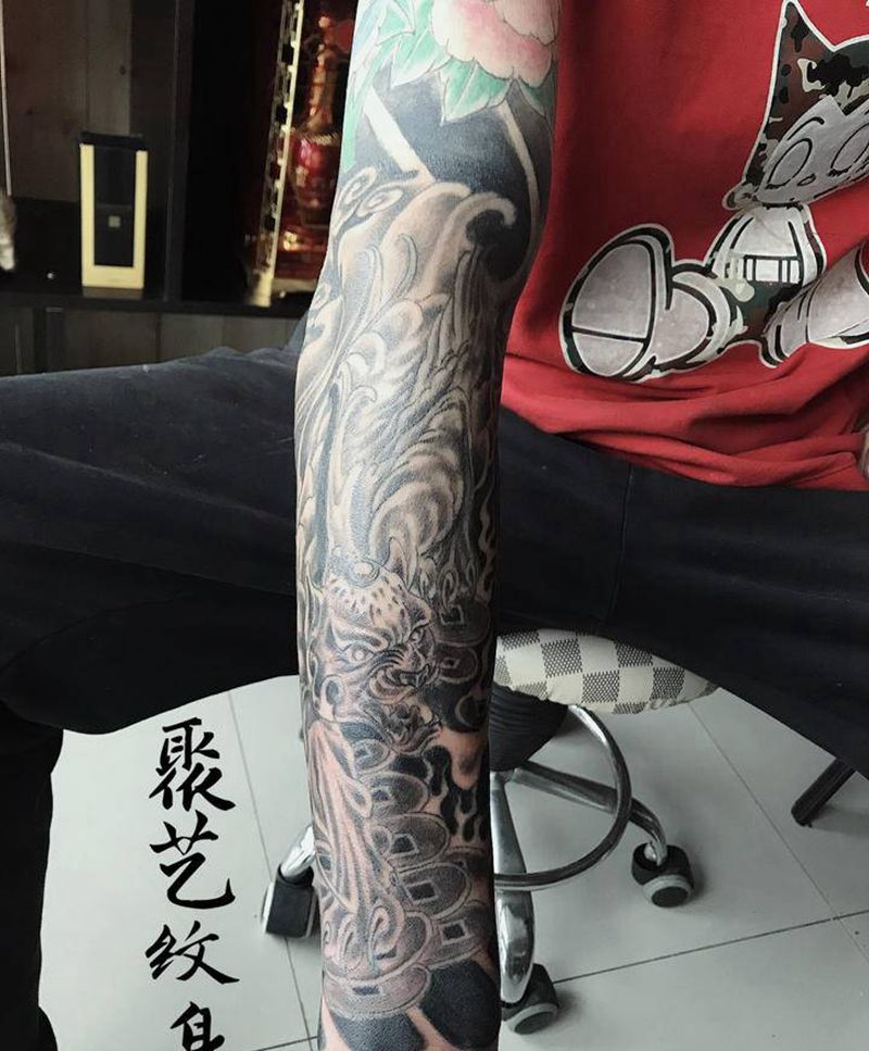 接花臂招财貔貅纹身图片_手臂纹身图案