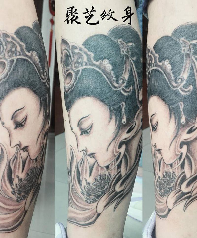 小腿艺妓纹身图片_腿部纹身图案