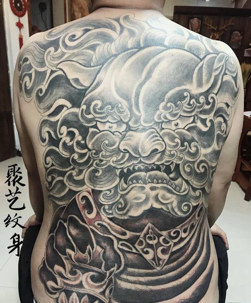覆盖纹身唐狮纹身图片_背部纹身图案