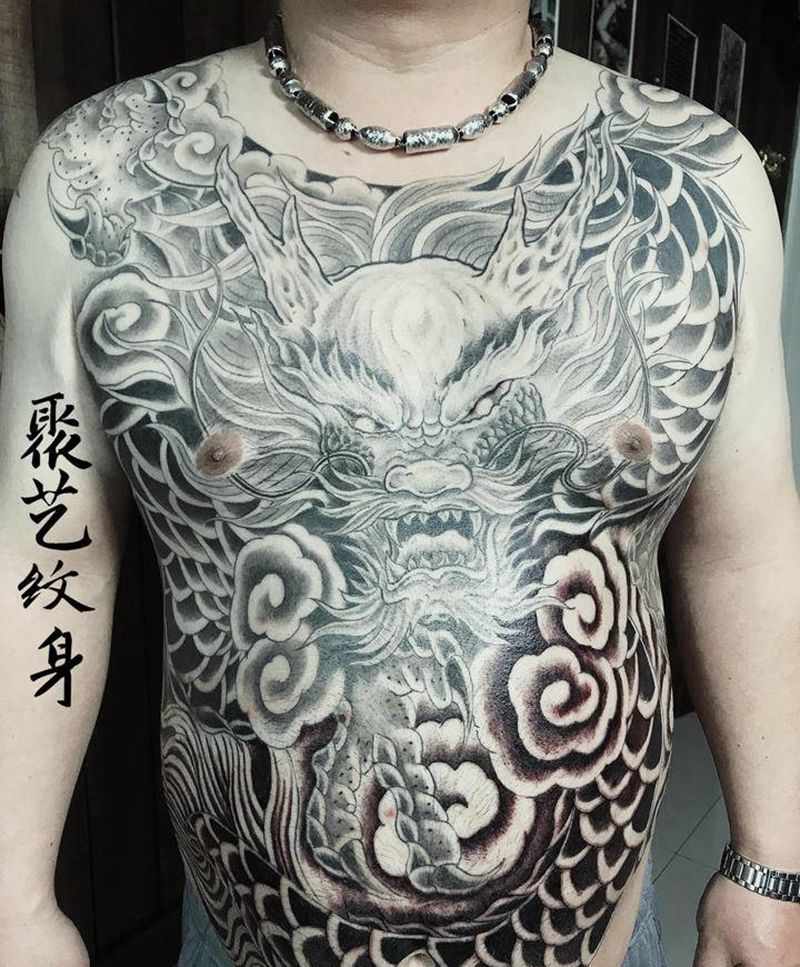 原创设计满胸正脸龙纹身图片_胸部腹部纹身图案