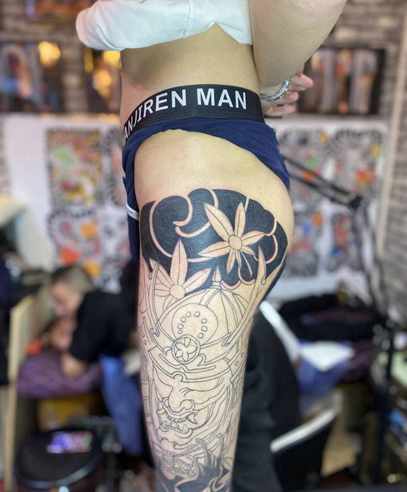 雾面纹身图片_腹部胸部老传统纹身图案