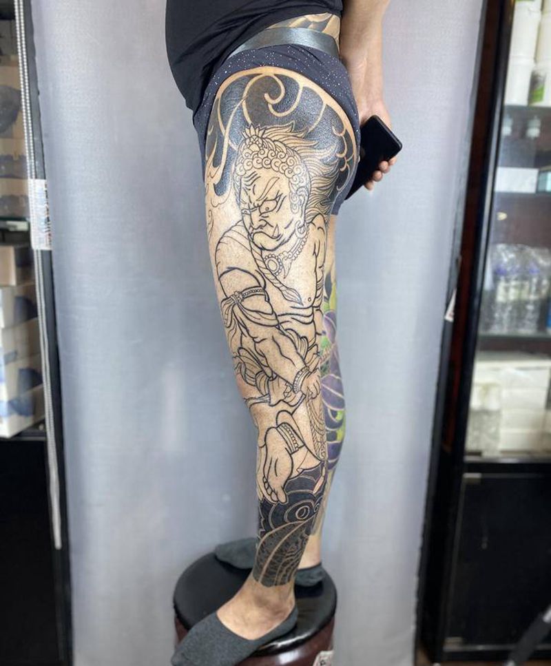 不动明王进展纹身图片_腿部老传统纹身图案