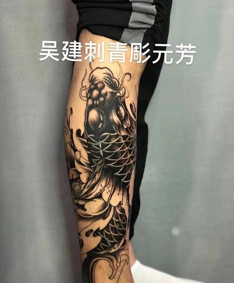 鲤鱼纹身图片_腿部新传统纹身图案