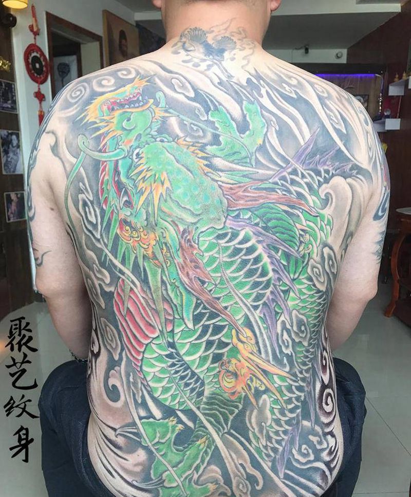 满背云龙 青云直上纹身图片_背部纹身图案