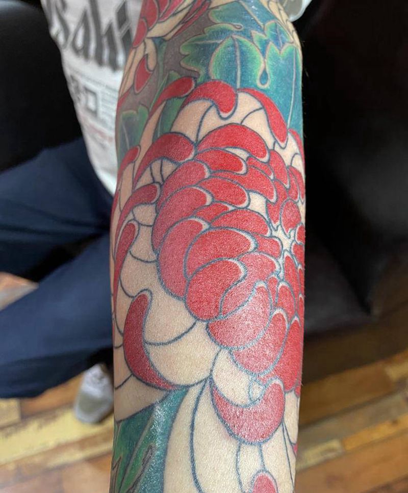 彩色大菊纹身图片_手臂老传统纹身图案