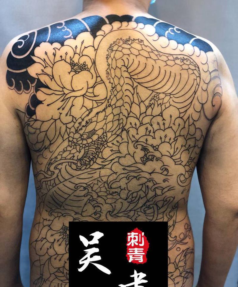 雾面纹身图片_背部老传统纹身图案