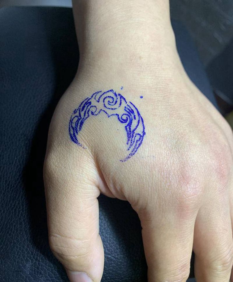 虎口图腾月亮纹身图片_手部图腾月亮纹身图案