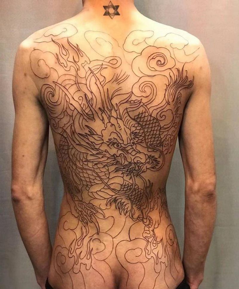 麒麟满背纹身图片_背部新传统纹身图案