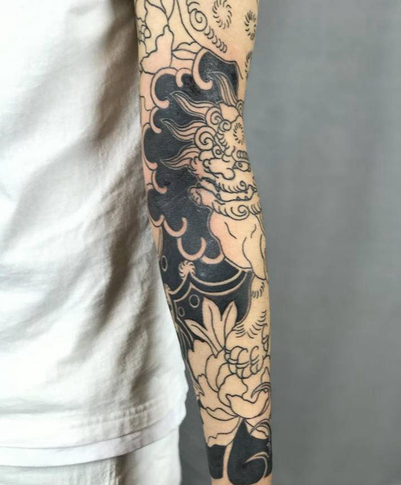 唐狮子花臂纹身图片_手臂老传统纹身图案