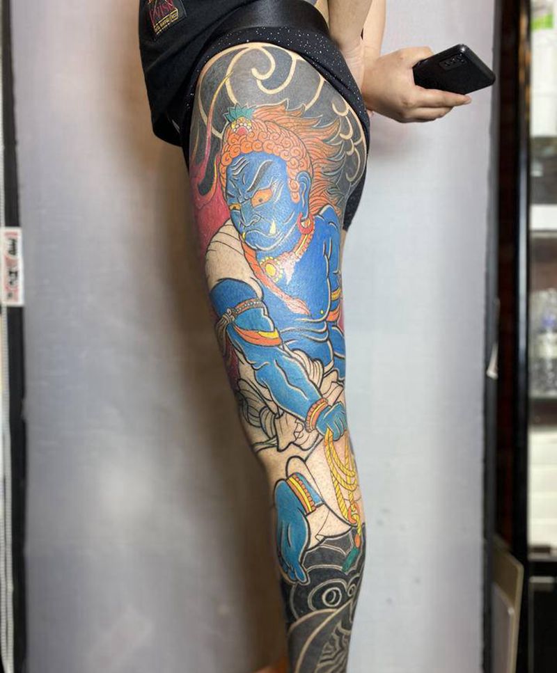 不动明王进展纹身图片_腿部老传统纹身图案