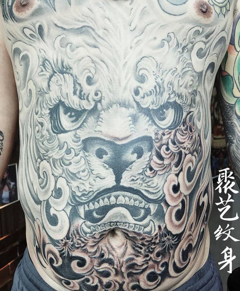 接满胸唐狮纹身图片_胸部腹部纹身图案