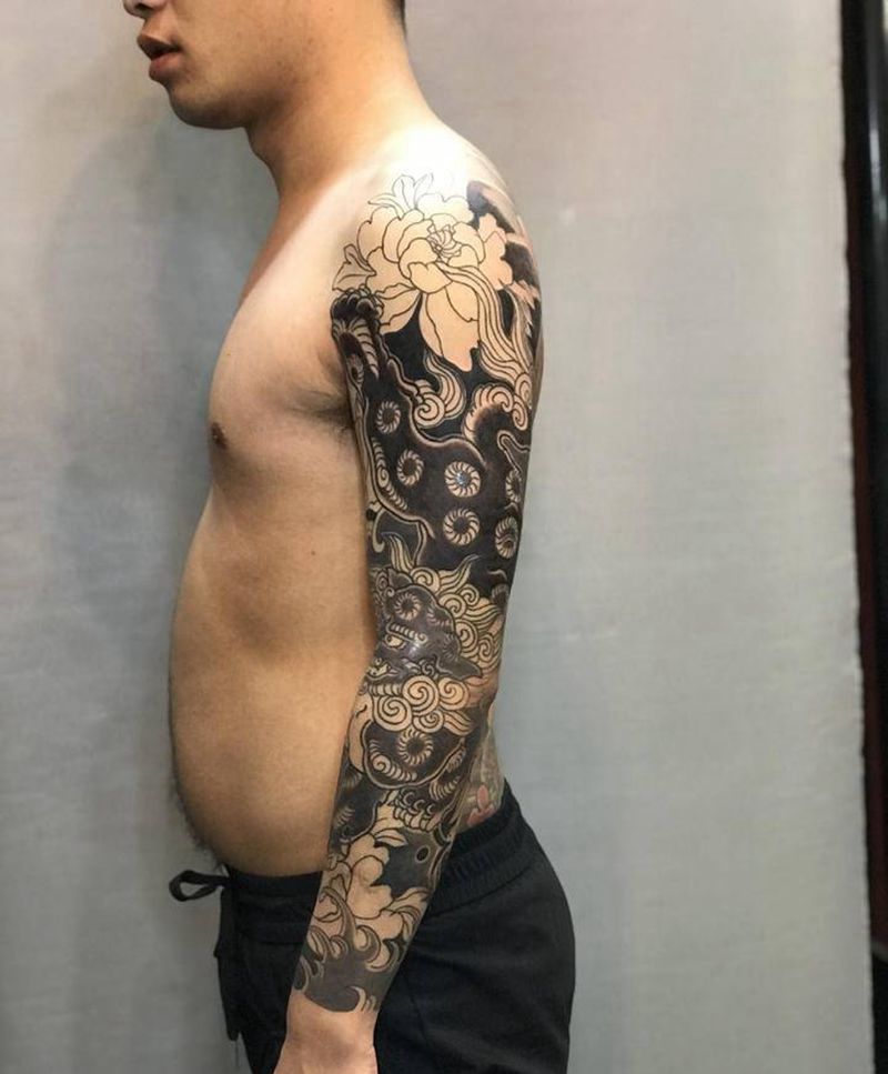 唐狮花臂纹身图片_手臂老传统纹身图案