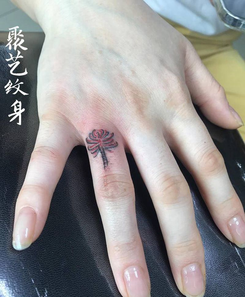 小清新彼岸花纹身图片_手部纹身图案