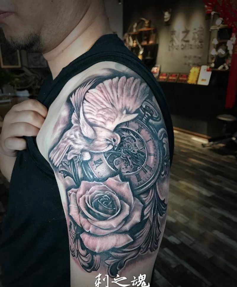 欧美纹身图片_肩部欧美写实纹身图案
